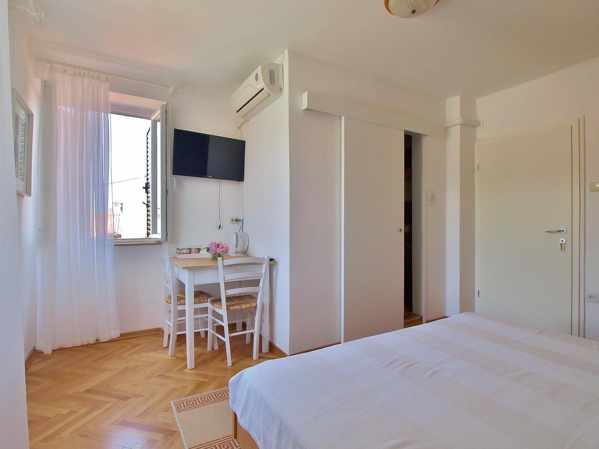Rooms And Studio Old Town Rab Town Extérieur photo