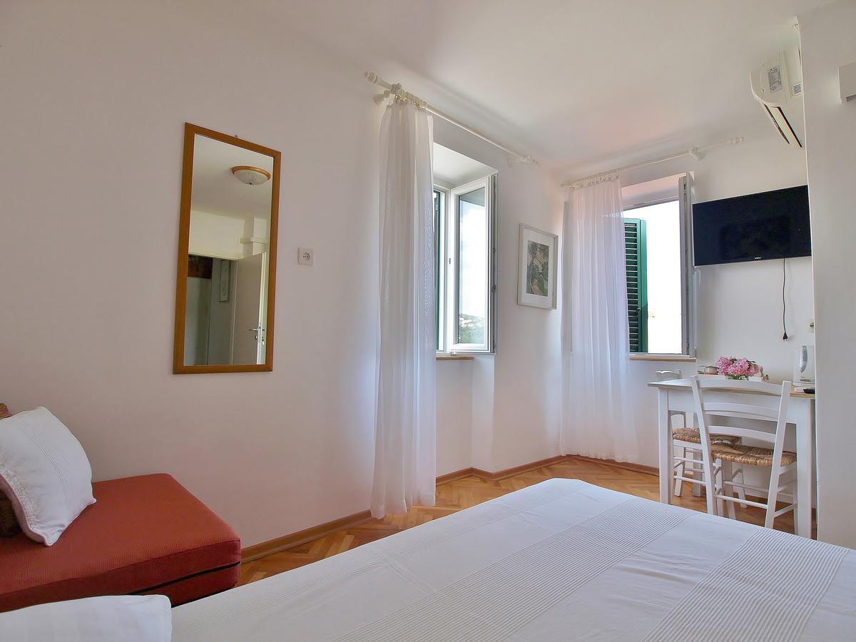 Rooms And Studio Old Town Rab Town Extérieur photo